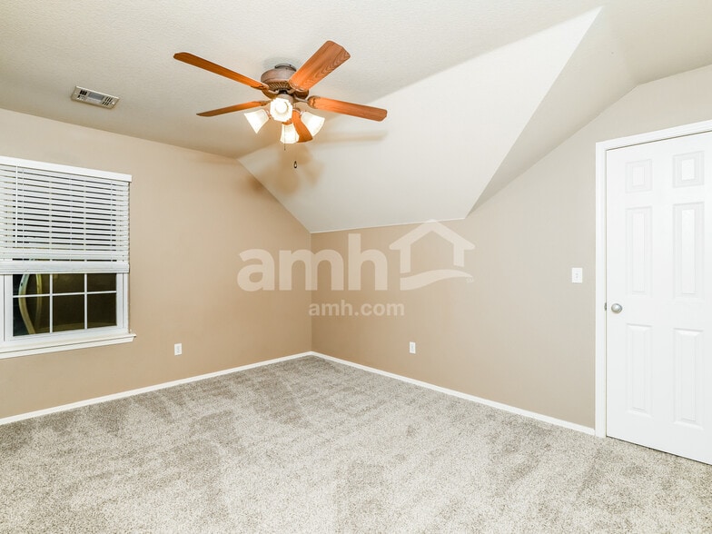 Building Photo - 917 S Desert Palm Ave