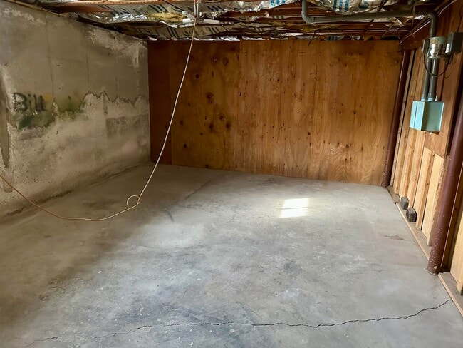 Building Photo - 4 Monroe Dr