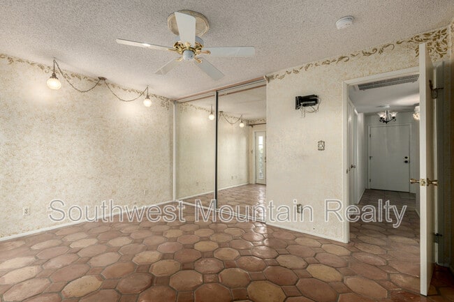 Building Photo - 8538 E Mitchell Dr