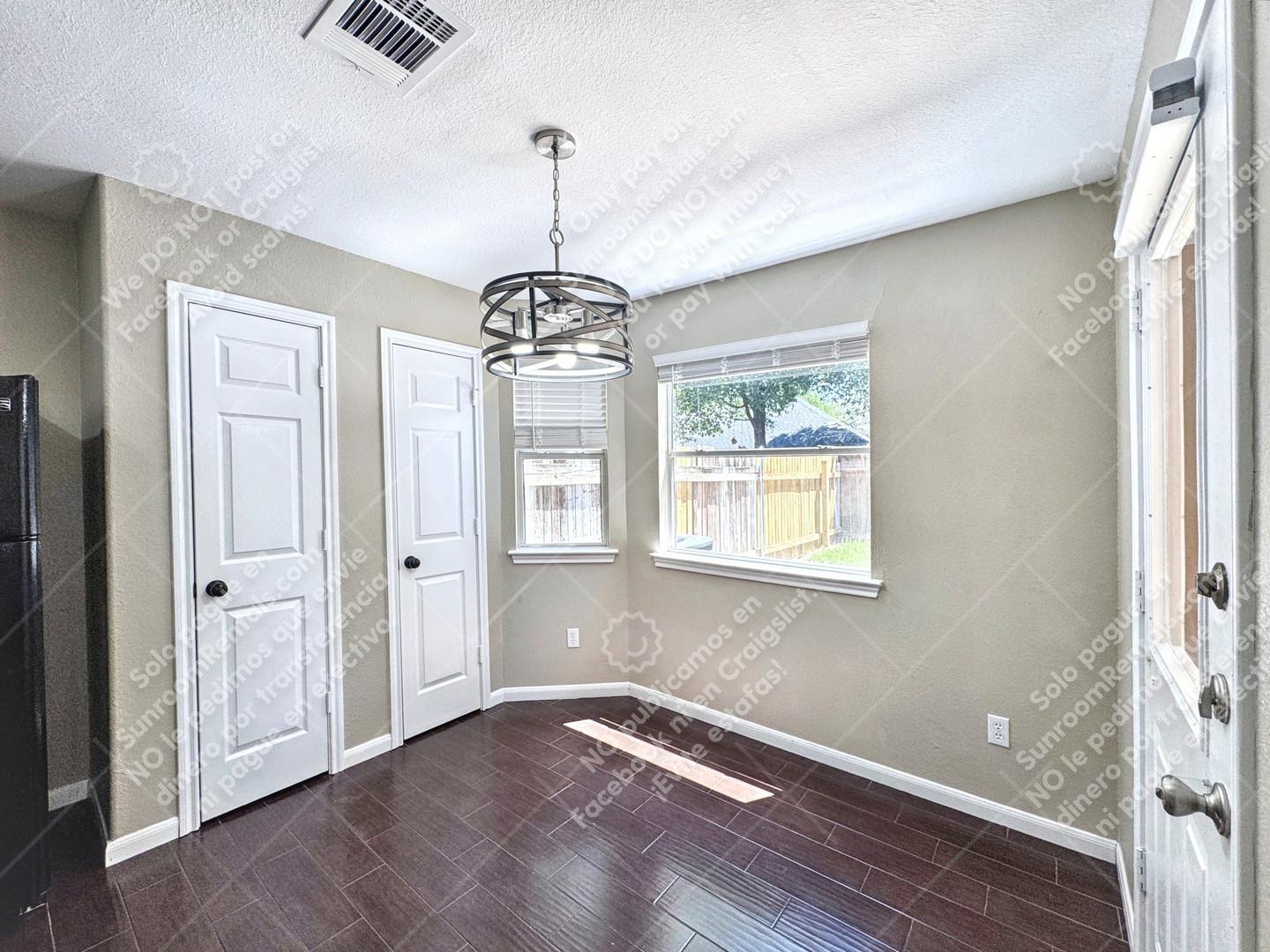 Building Photo - 833 Sagewood Trail
