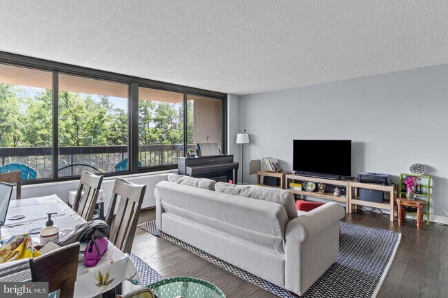 Building Photo - 3705 S George Mason Dr