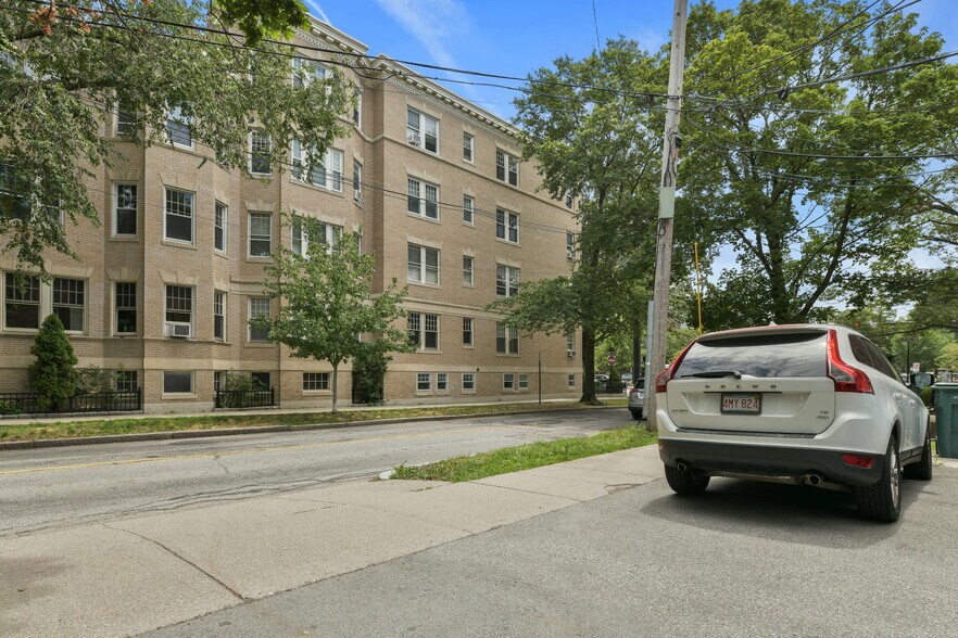 Building Photo - 1774 Beacon St