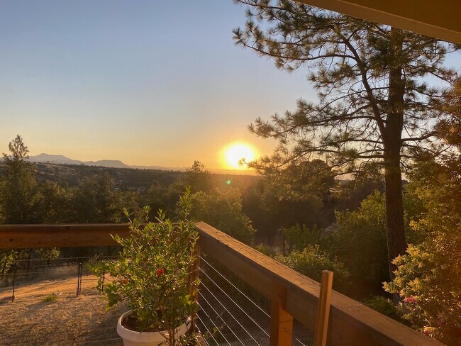 Building Photo - 3610 Scenic Dr