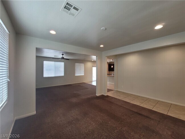 Building Photo - 2409 W Gilmore Ave