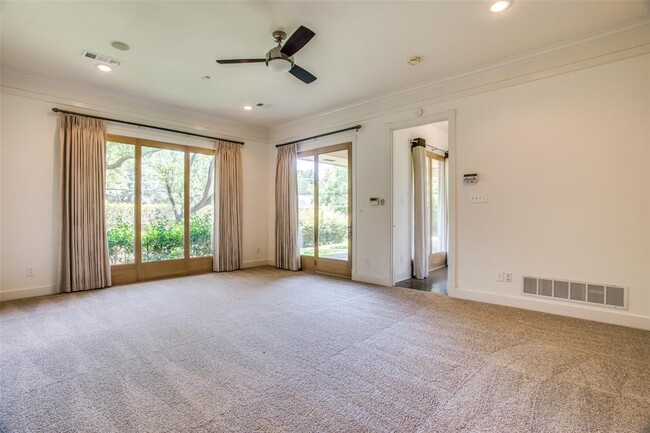 Building Photo - 6615 Willow Ln