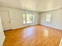 Building Photo - 4 bedroom house  Close to EMU in Ypsilanti- Available Fall 2026