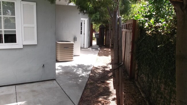 Building Photo - Excellent home 3bed/2bath home near UC Dav...