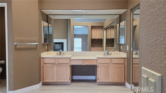 Building Photo - 25568 Blackthorne Dr