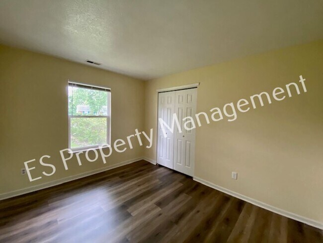Building Photo - Wonderful 3 Bedroom 2 Bathroom Ranch Style...