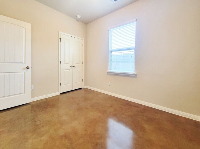Building Photo - Nice 3/BR 2/BA – Cozy & Comfortable Living