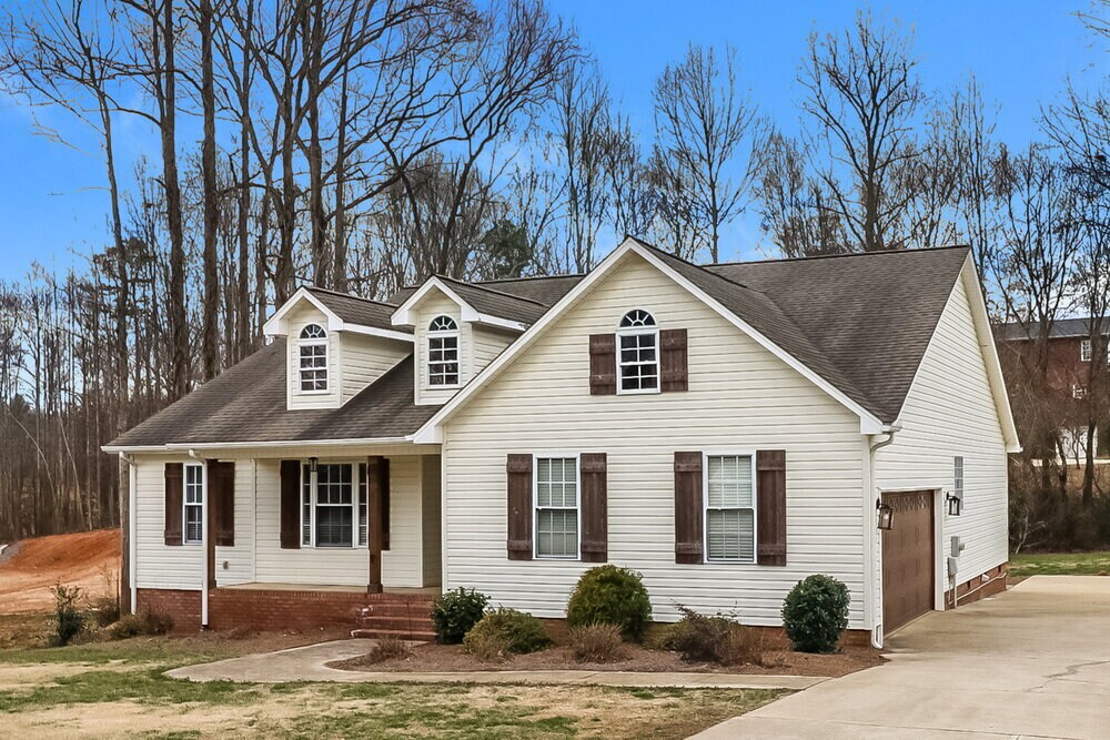 Building Photo - 104 Farmwood Dr
