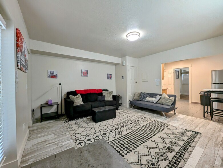 Building Photo - 676 Markea Ave