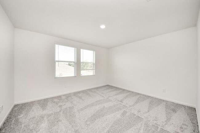Building Photo - 10314 Valley Vista Dr