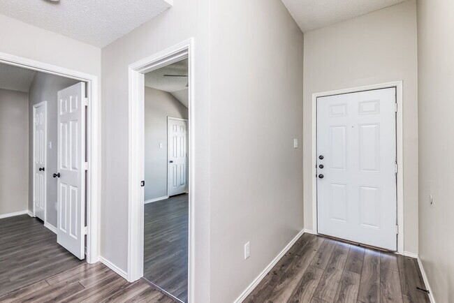 Building Photo - 705 Bridle Trail