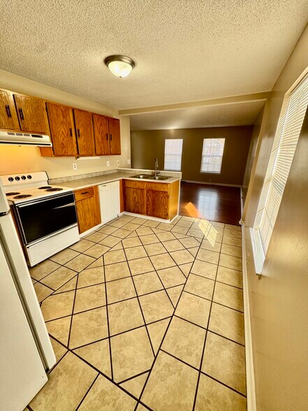 Building Photo - 1120 Garfield St