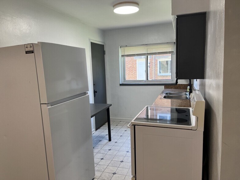 Building Photo - 539 Hadley Ave