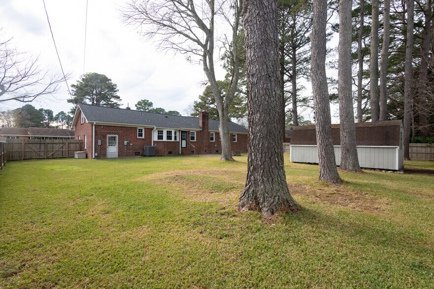 Building Photo - 561 Summit Ridge Dr