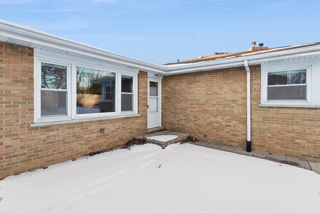 Building Photo - 645 Justina St