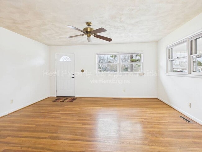 Building Photo - 47 Beaconsdale Ln