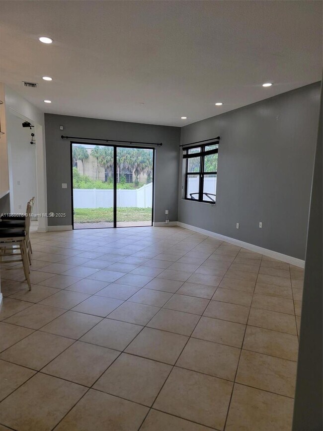 Building Photo - 9136 SW 36th Mnr