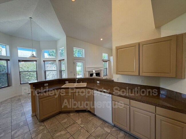 Building Photo - 6517 Glen Oak NE