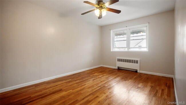 Building Photo - 3610 Baychester Ave