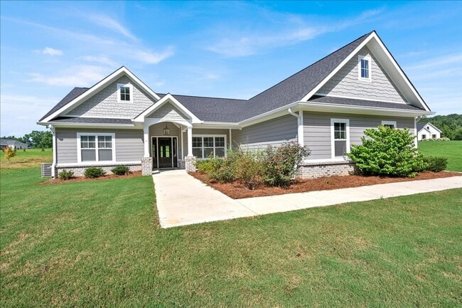 Building Photo - Country Craftsman