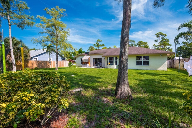 Building Photo - 14510 Paddock Dr