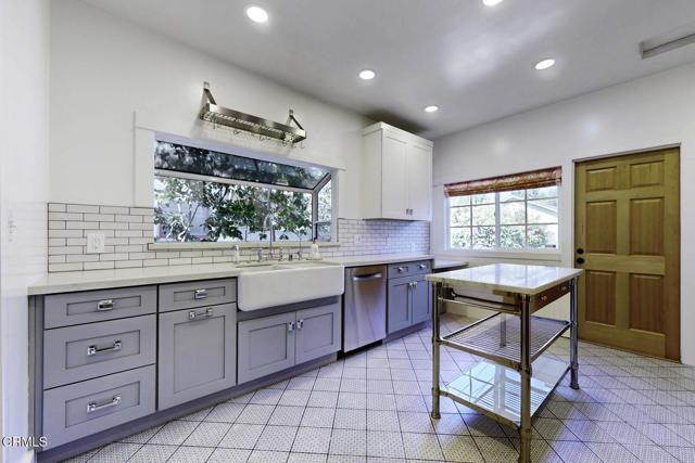Building Photo - 1845 Las Lunas St