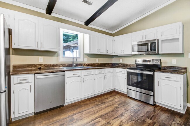 Building Photo - 200 Clairmont Rd NE
