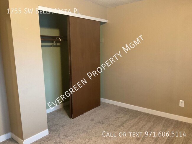 Building Photo - 3BR/2BA Open Floor Plan Kitchen Home- Spac...