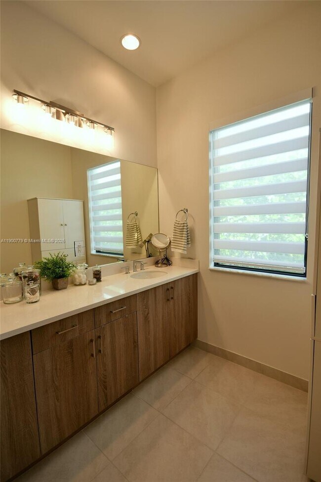 Building Photo - 4221 SW 178th Ave