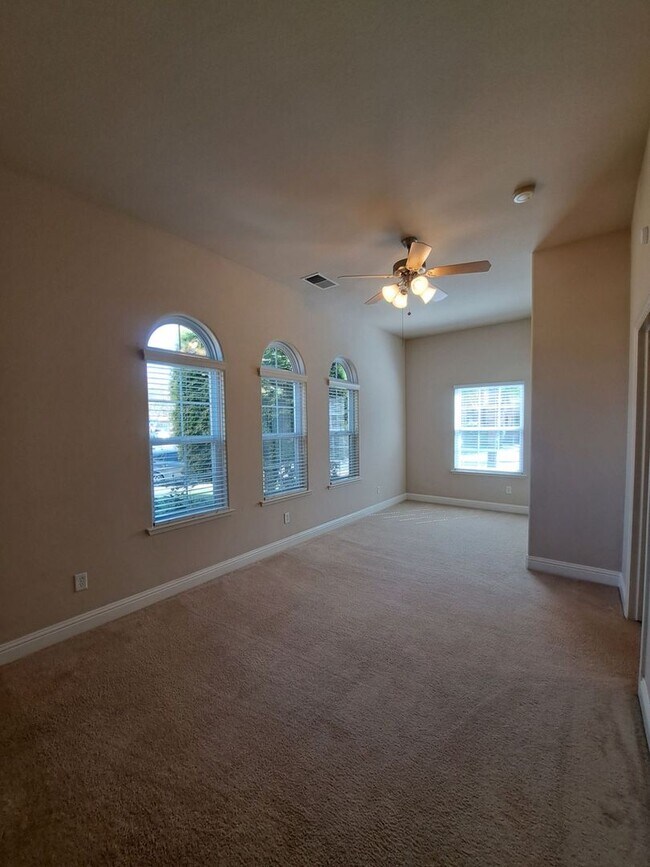 Building Photo - PRICE REDUCE AND MOVE IN SPECIAL! Charming...