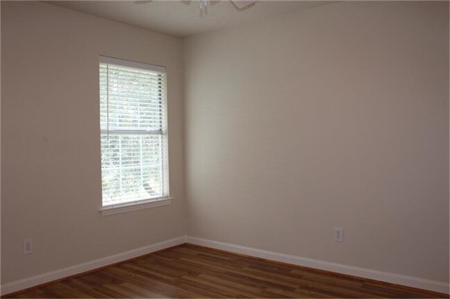 Building Photo - 6622 High Knoll Dr