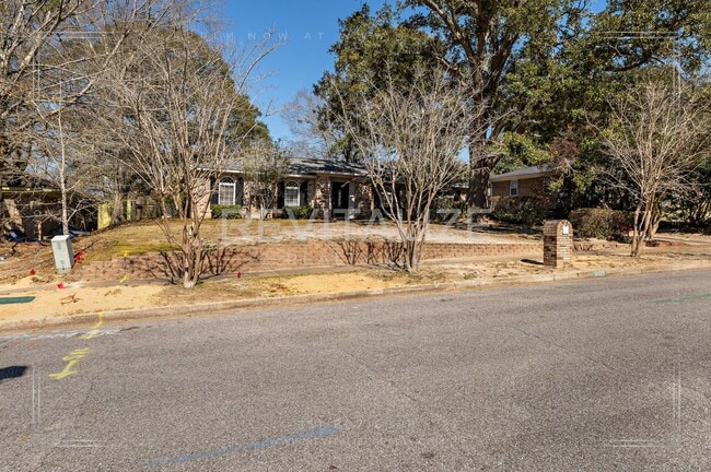 Building Photo - Immaculate 3BR / 2BA Home in Carriage Hills