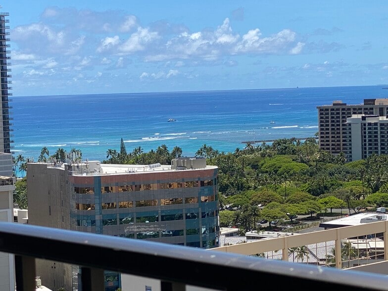Building Photo - 2240 Kuhio Ave