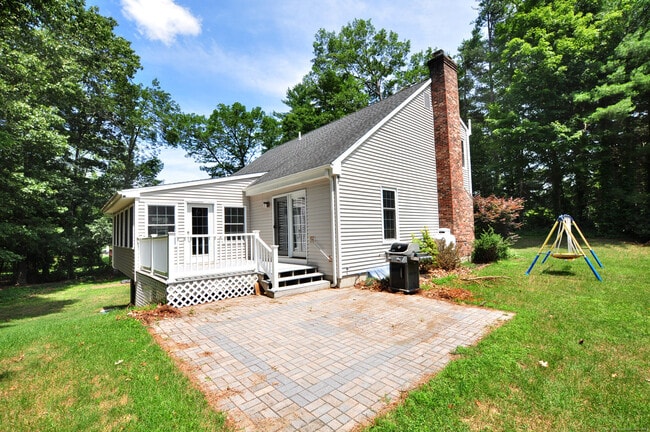 Building Photo - 64 Oak Ridge Dr