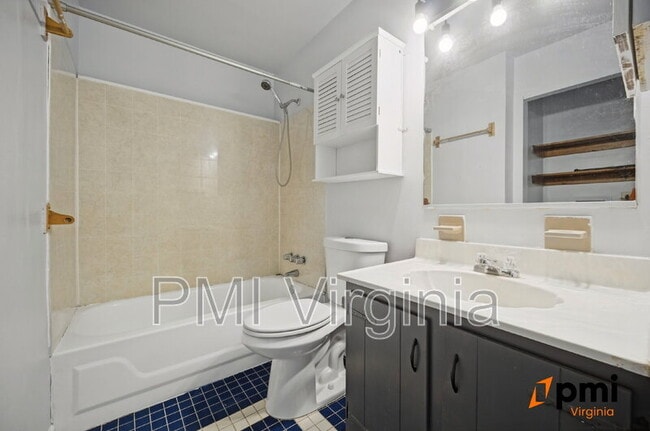 Building Photo - 1701 Darrow St