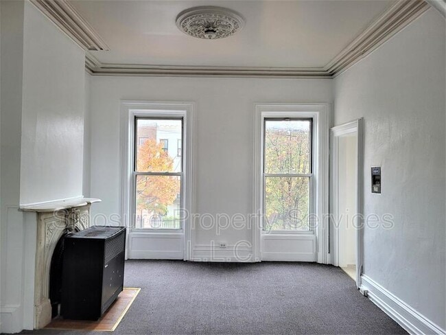 Building Photo - 250 Lark St