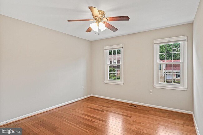 Building Photo - 9760 Hatmark Ct