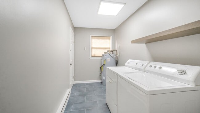 Building Photo - UPDATED 2BR/2.5 BA Condo with Garage in th...