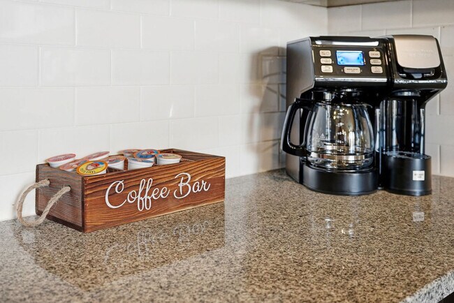 Building Photo - 1702 W Cleveland St