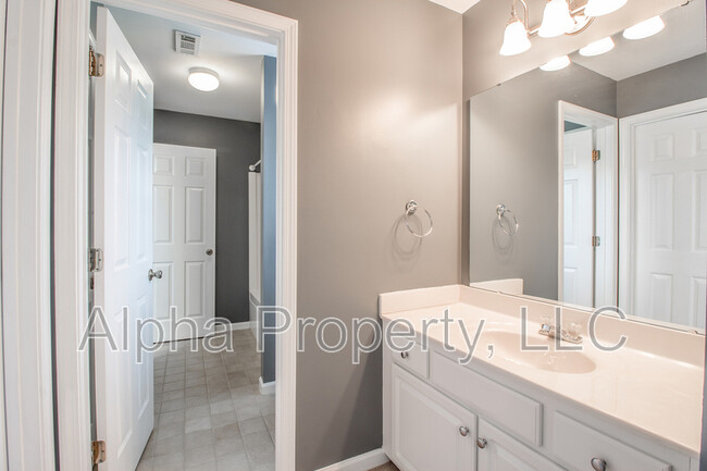 Building Photo - 515 Adeline Ct