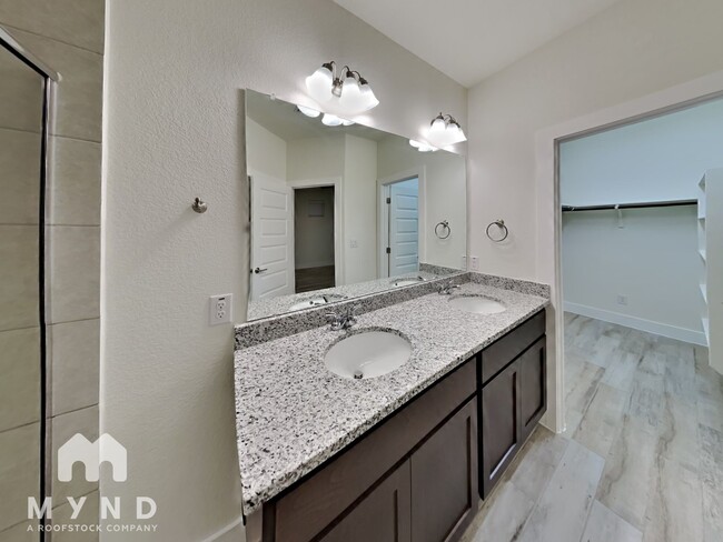 Building Photo - 407 Parkline Dr