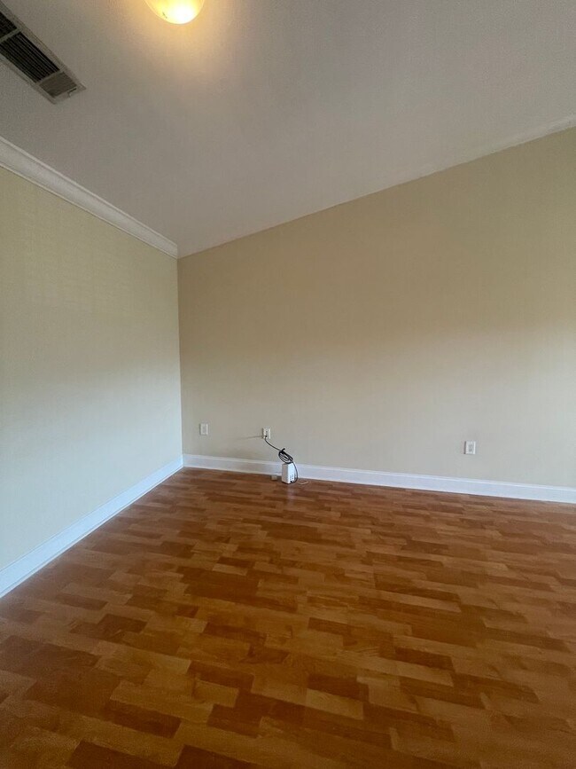 Building Photo - 21-2134 Moore