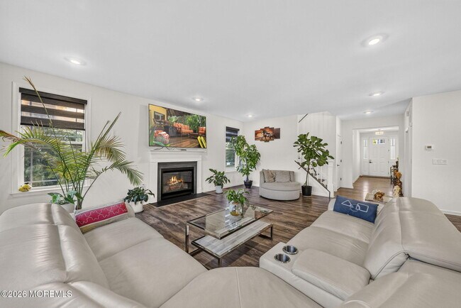 Building Photo - 319 Tulip Ct