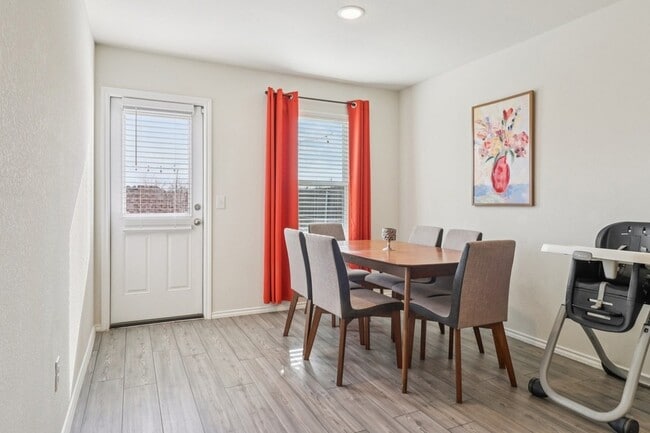 Building Photo - 475 Grenada Lk Dr