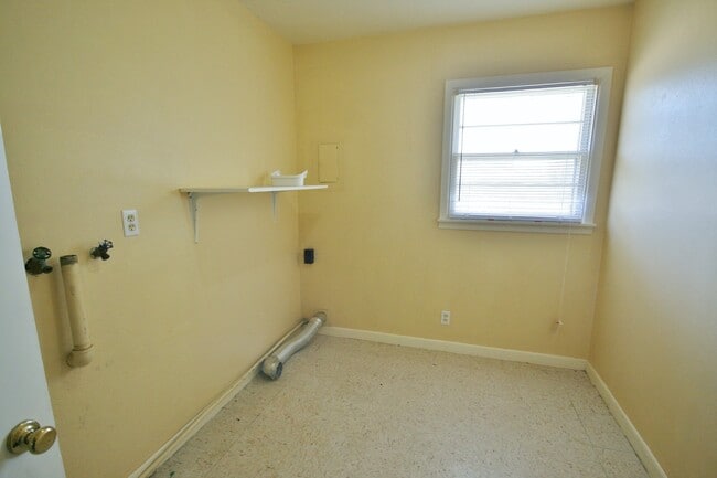 Building Photo - 3 Bed, 2 Bath, Highland School District