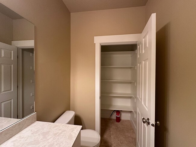 Building Photo - Orem Townhome - Hillcrest Neighborhood
