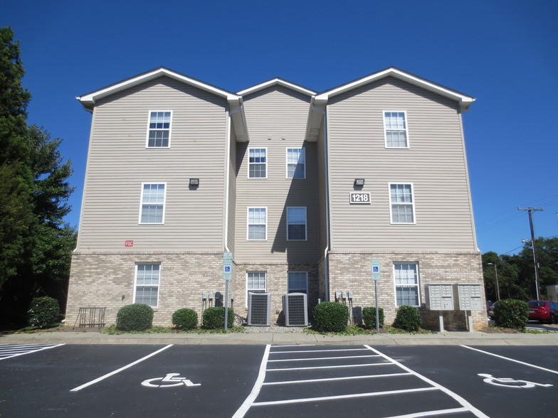 Building Photo - The Edge Student Apartments